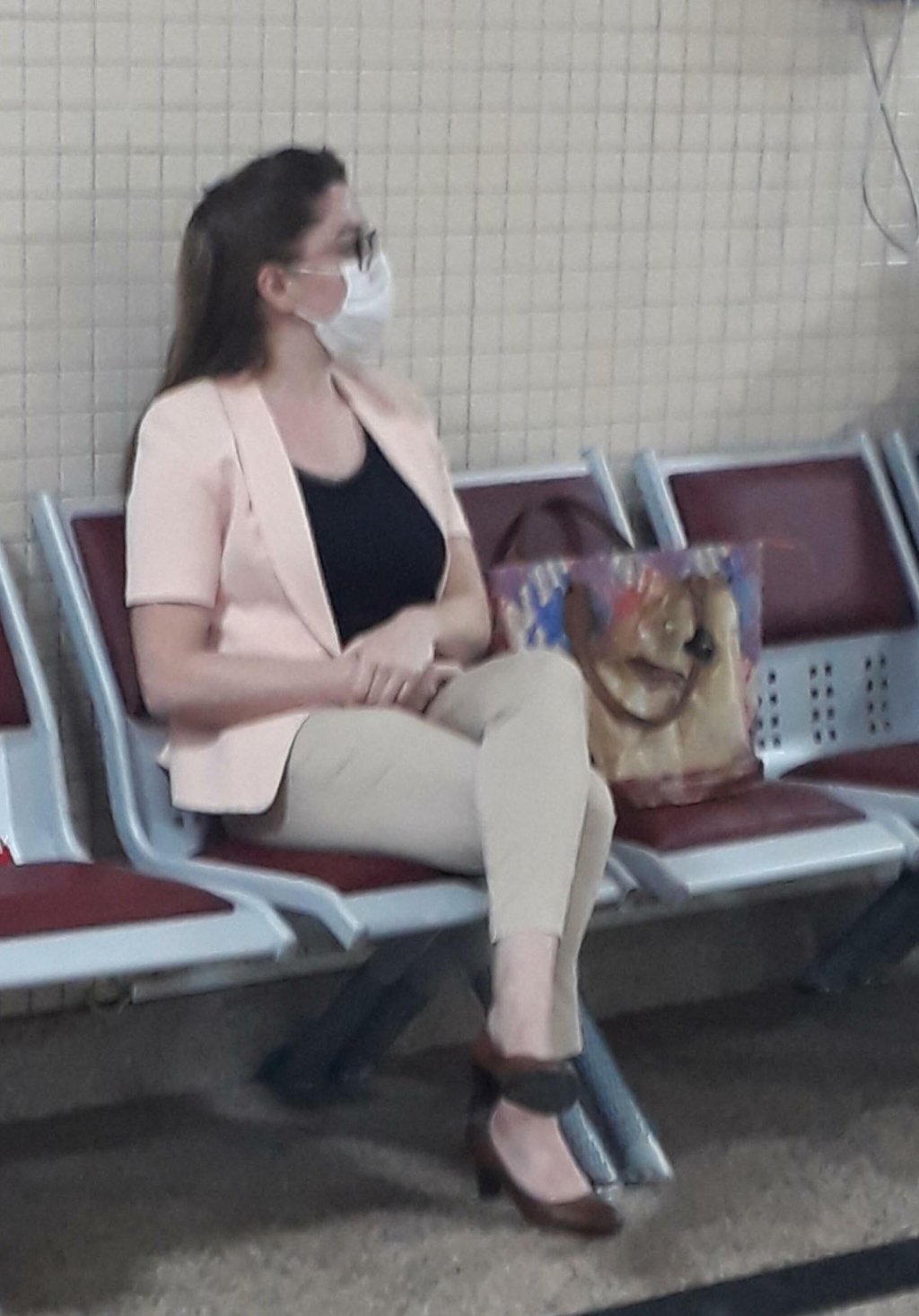 Camilerden Çav Bella çalınmasıyla ilgili paylaşım yapan Banu Özdemir hakim karşısında