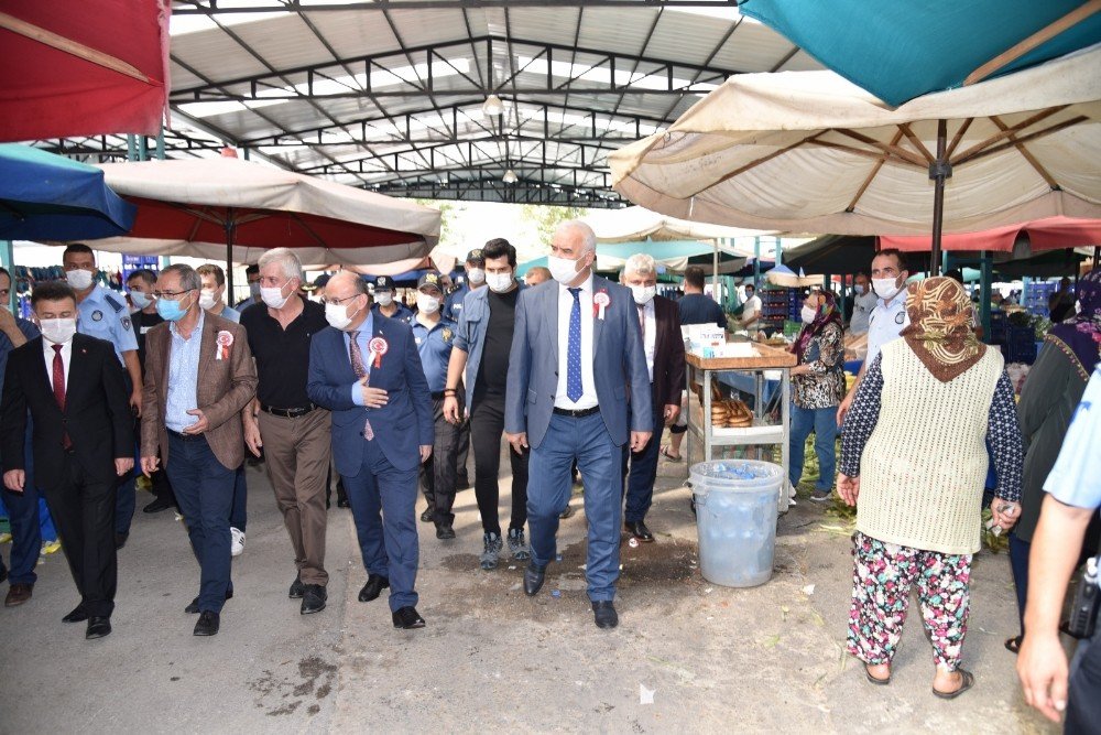 Manisa'daki pazar yerlerine koronavirüs denetimi