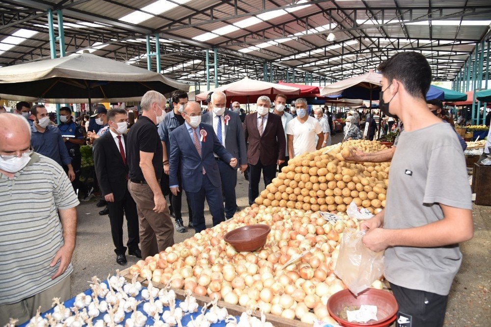 Manisa'daki pazar yerlerine koronavirüs denetimi