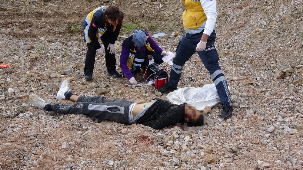 Ağzı bantlı, elleri kelepçeli bulunan Furkan Kahraman cinayetinde zanlılar hakim karşısında