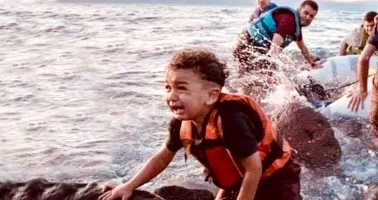 Fransa, şişme bottaki hayati tehlikesi olan göçmenlere sahip çıkmadı