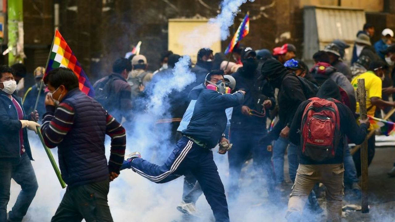 Bolivya'nın geçici başkanı Anez seçimlerden çekildiğini duyurdu