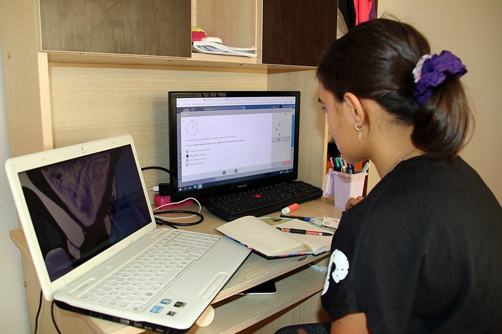 5 TL'yi bin liradan satıyor