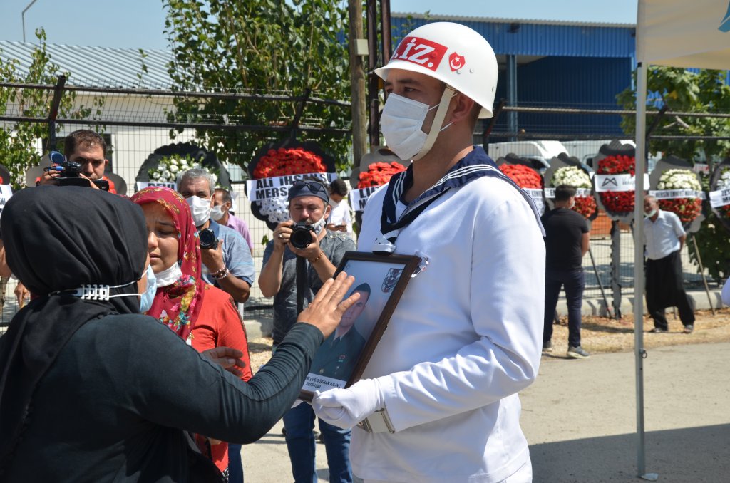 Şehit Piyade Uzman Çavuş Gökhan Kılınç, gözyaşları içinde toprağa verildi