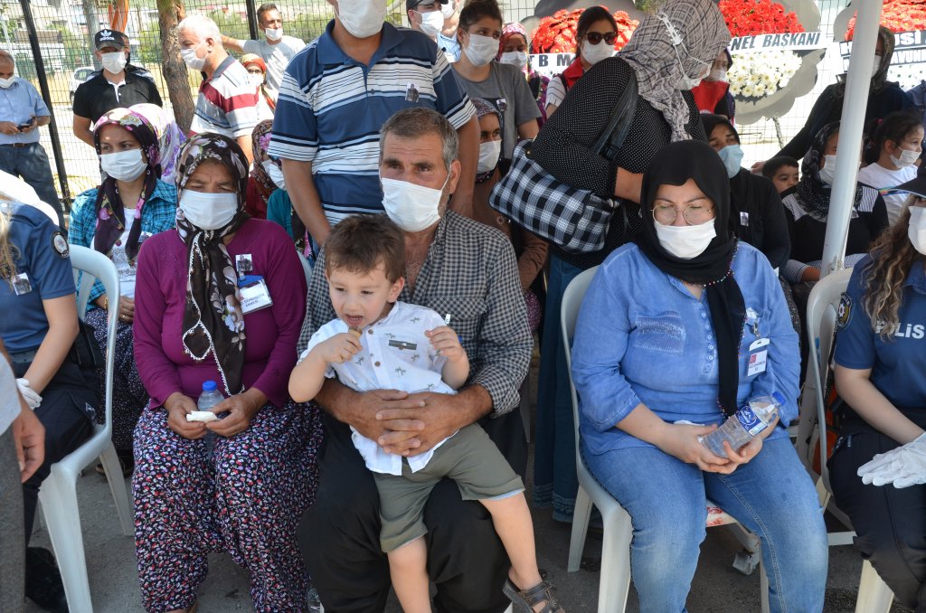 Şehit Piyade Uzman Çavuş Gökhan Kılınç, gözyaşları içinde toprağa verildi