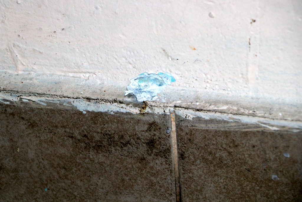 Telefonla yemek siparişi verdiği kafeyi silahla basıp çalışanları darbetti 