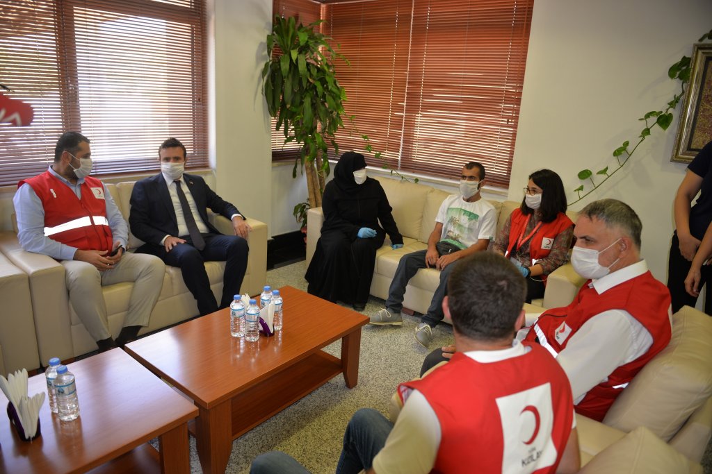 Kızılay, bir buçuk aydır kayıp olan engelli genci ailesiyle buluşturdu