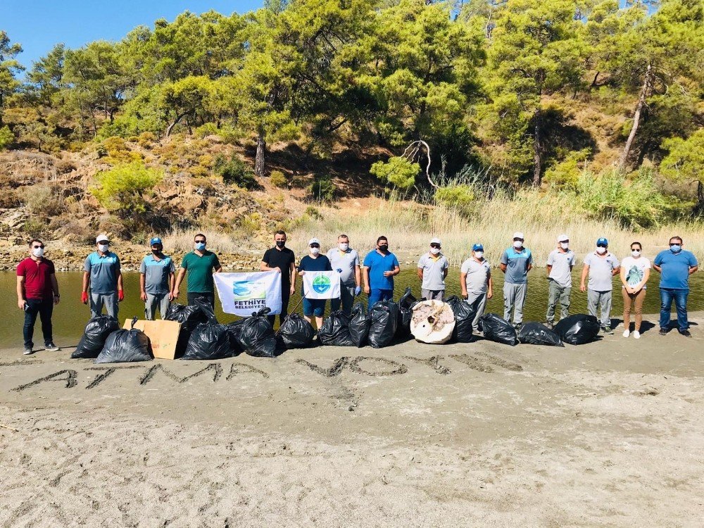 Muğla'da 4 saatte 1 tona yakın çöp toplandı