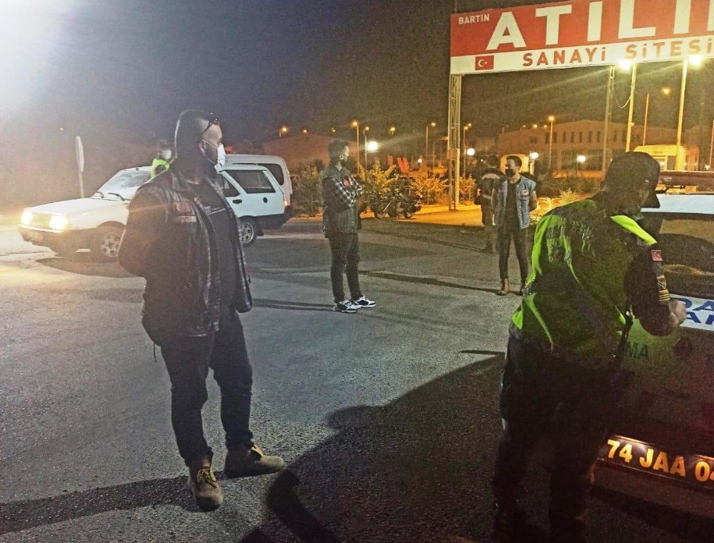 Maskesiz 24 motosikletçiye 21 bin 600 TL ceza