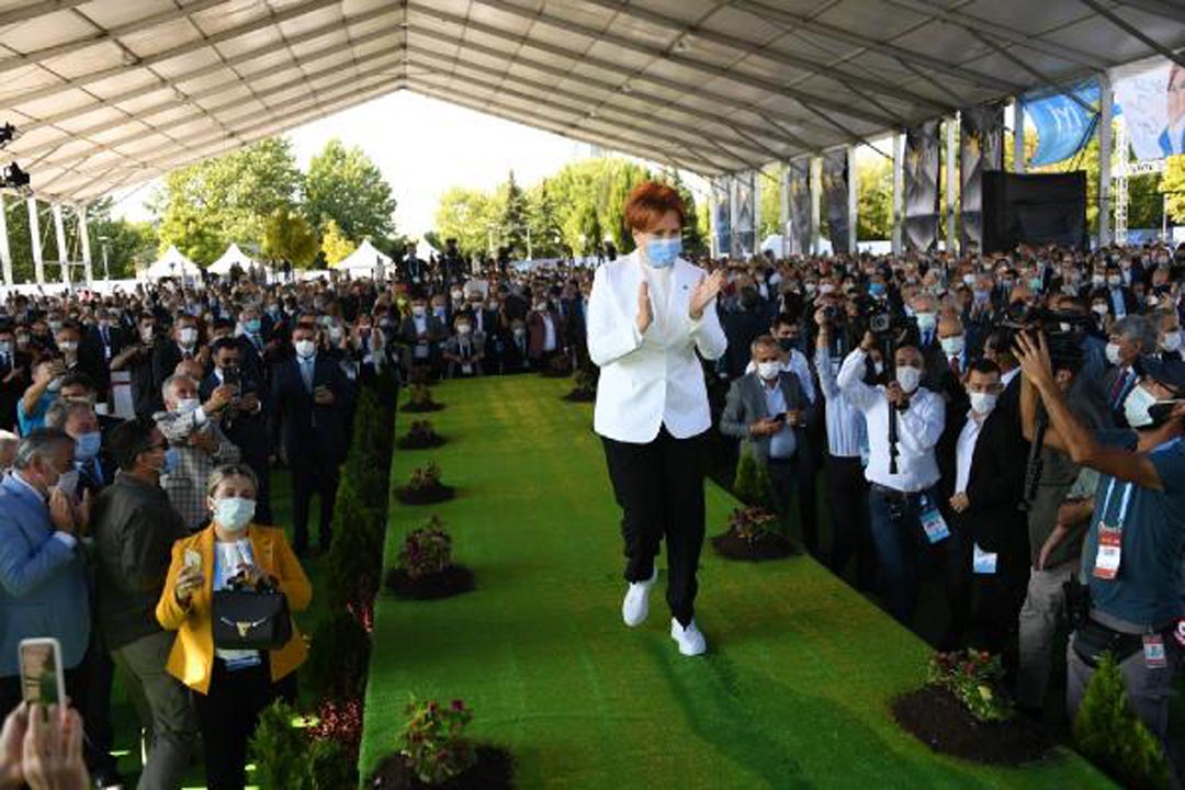 İYİ Parti'nin genel başkanı yeniden Meral Akşener oldu