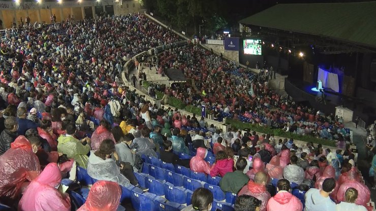 Şevket Çoruh Dümbüllü Kavuğu'nun 6'ncı sahibi oldu
