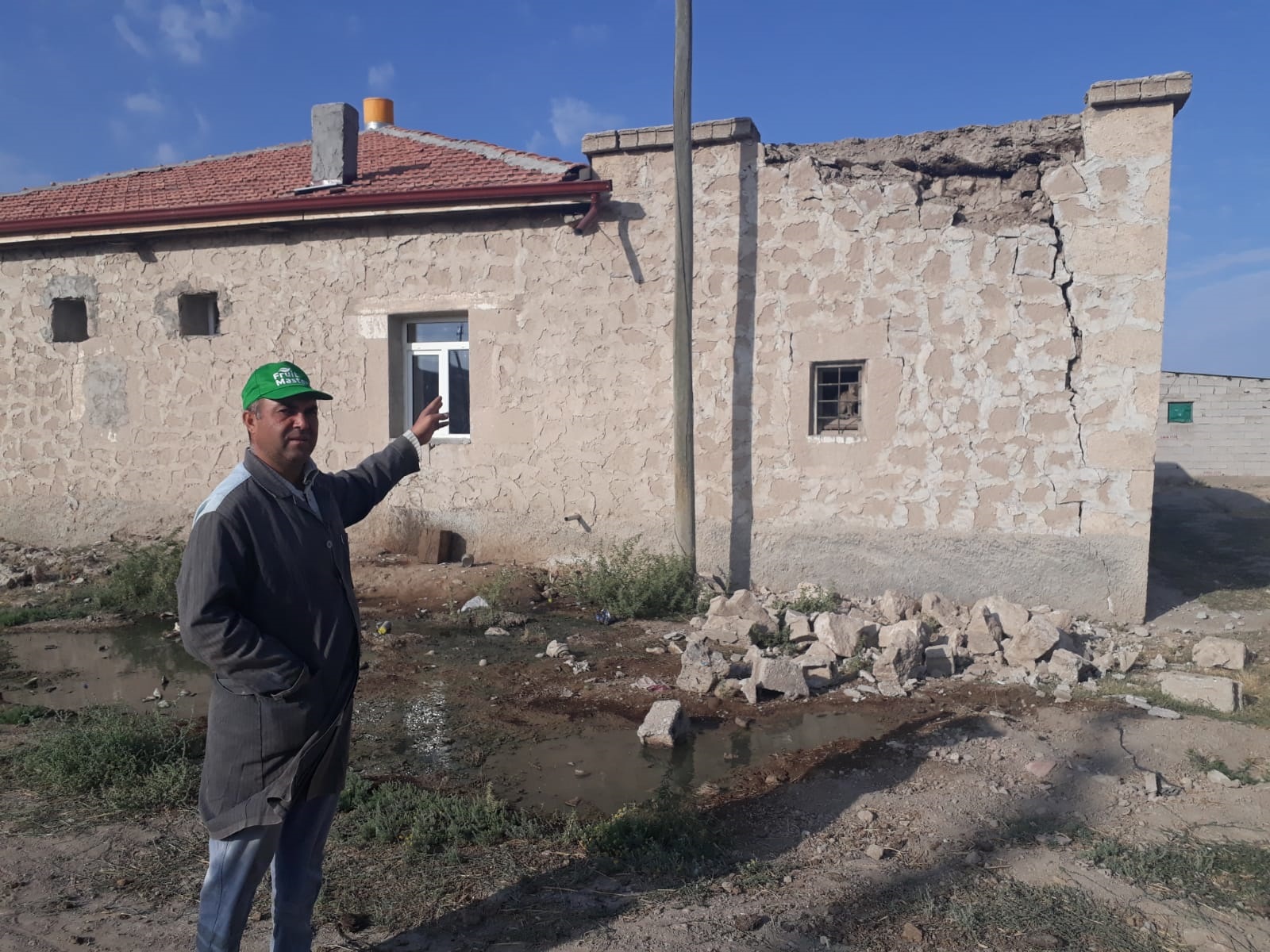 Niğde Valisi Yılmaz'dan deprem açıklaması: 143 evde hasar tespit edildi