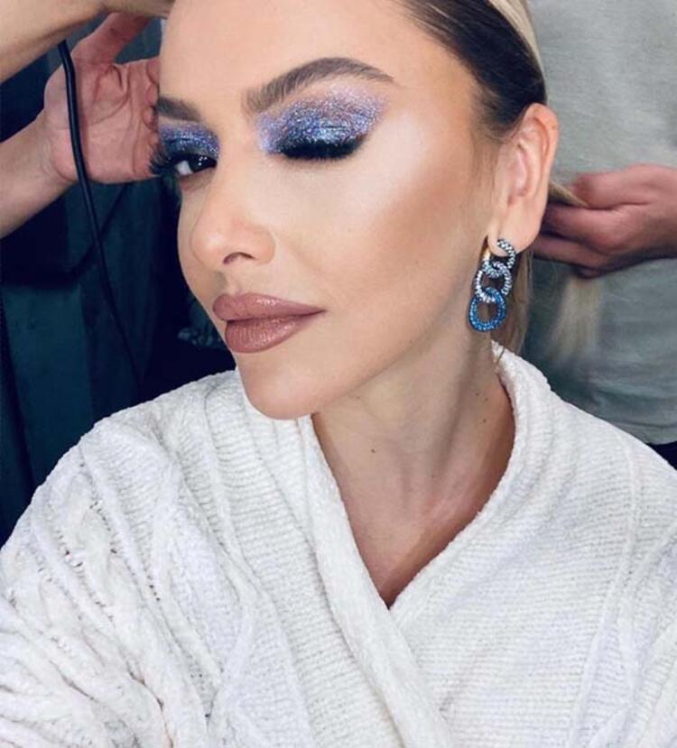 Hadise çocukluk fotoğrafını paylaştı! Takipçilerini yıllar öncesine götürdü670