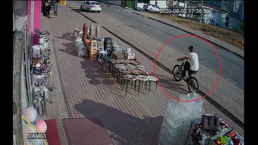 Bisikletli hırsız, bir çocuğun bisikletini çaldı 