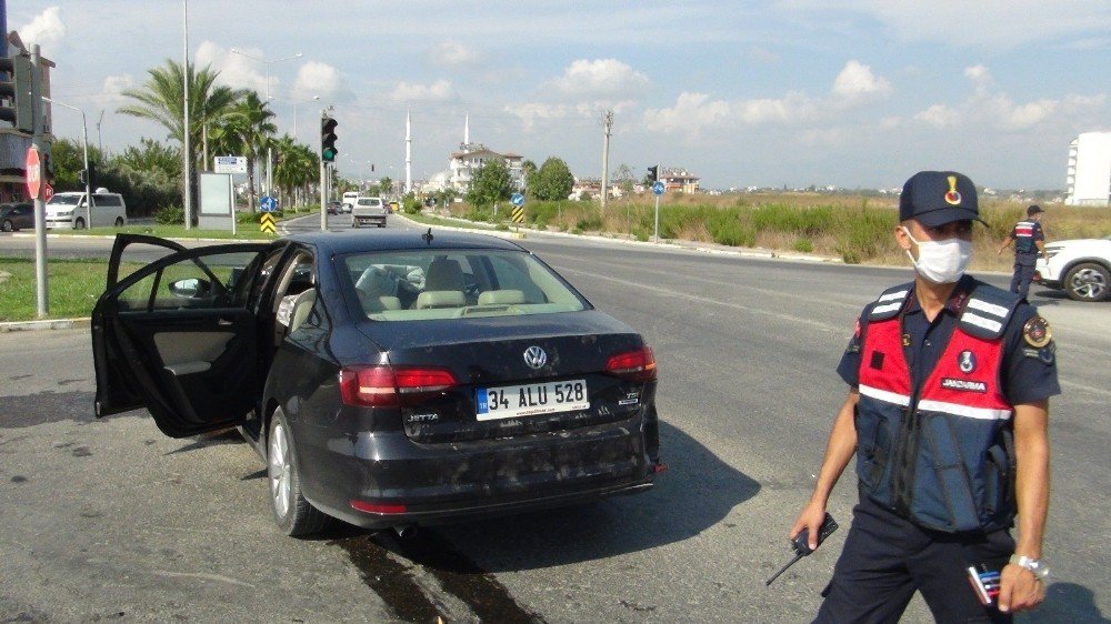 Antalya’da alkollü sürücü kaza yaptı: 4 yaralı 