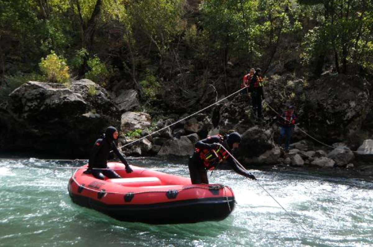 Tunceli'deki cesedi bulunan ağabey toprağa verildi, kardeşi için arama çalışmaları sürüyor