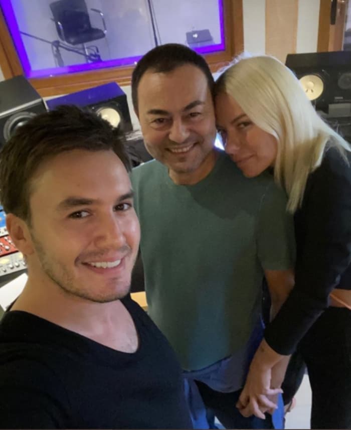 Serdar Ortaç ve Seçil Gür’den aşk pozu!