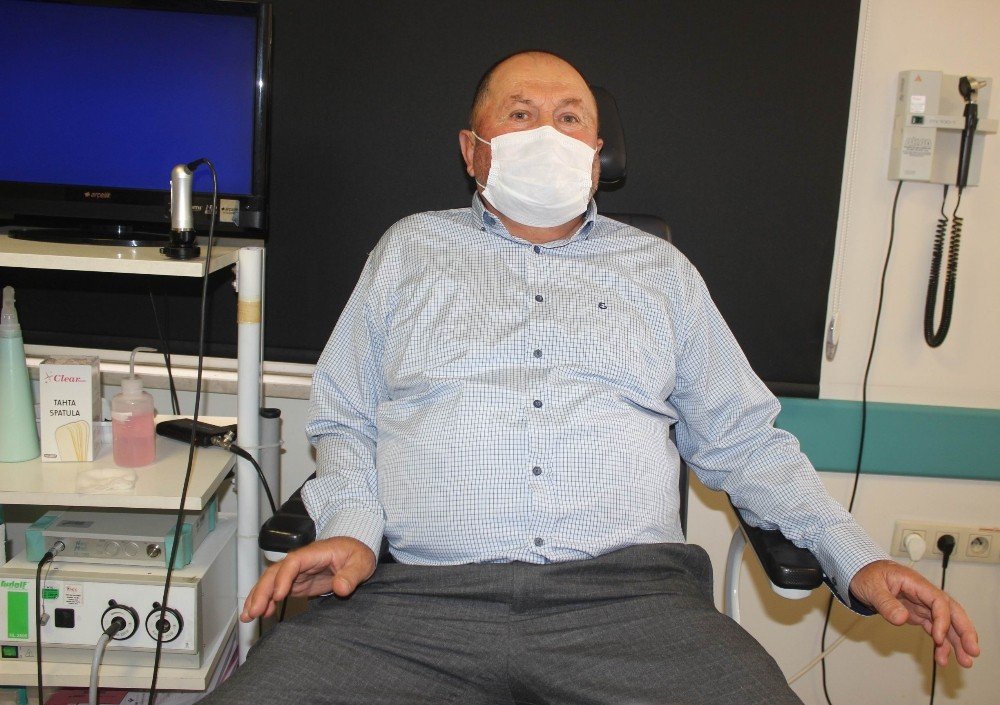 İşitme sorunu yaşayan kişinin kulağından canlı sinek çıkarıldı