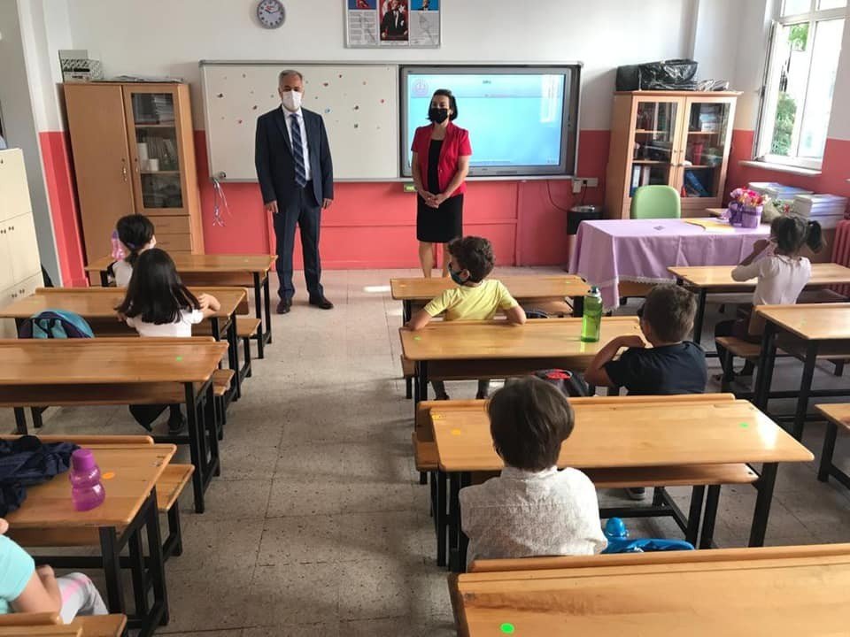 Isparta Valis Seymenoğlu'ndan miniklere koronavirüs bilgilendirmesi