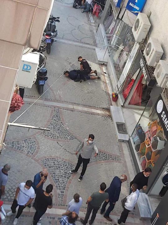 Maske denetiminde polislere saldırı: 2 polis yaralı