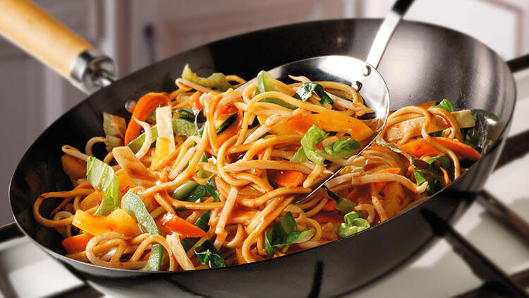 Tavuklu ve sebzeli noodle tarifi, nasıl yapılır? Gelinim Mutfakta malzemeleri ve yapılışı