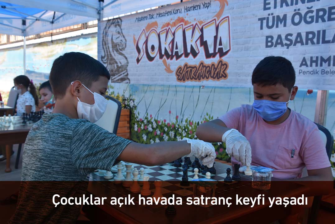 Pendik Çocuk Oyunları Sokağı’nda sosyal mesafeli satranç etkinliği!