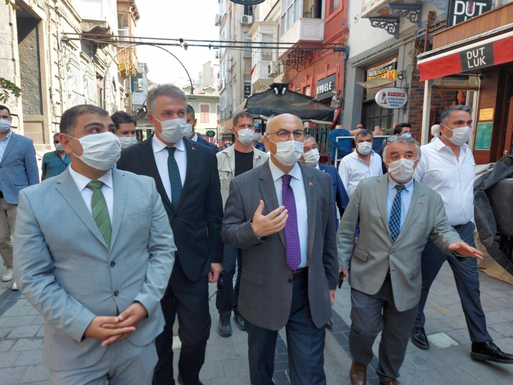 İzmir Valisi Köşger'den sevindiren açıklama: Vaka sayılarında düşüş var