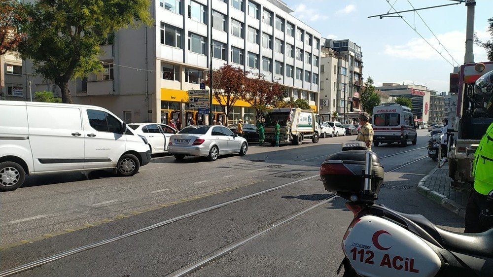 Kağıt toplama kavgası: İşçinin başında şişe kırdı