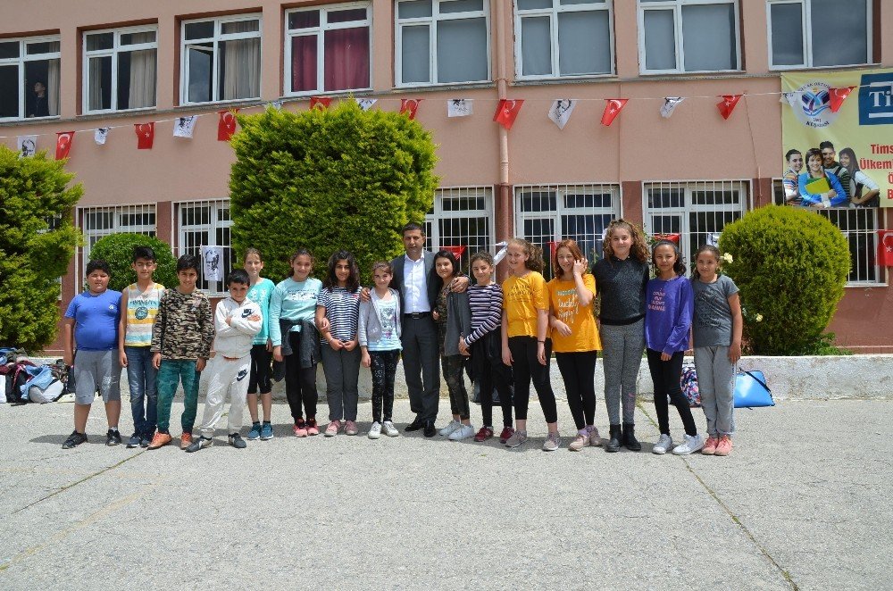 Kuşadası'ndan 950 öğrenciye burs imkanı 