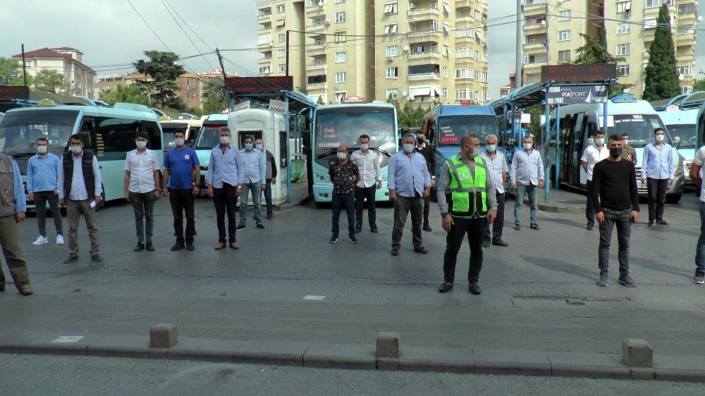 Pendikli minibüsçülerden sağlık kahramanları için saygı duruşu