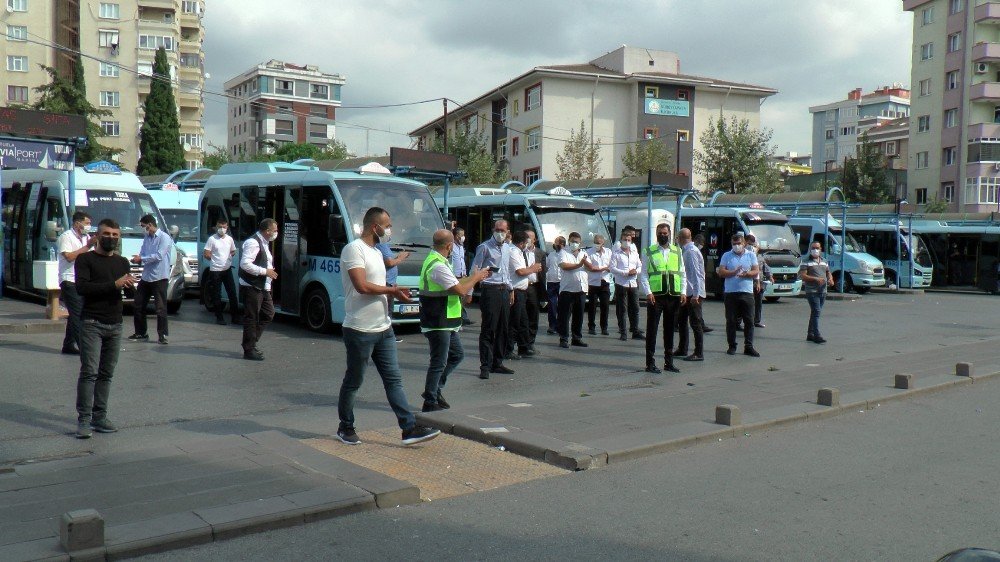 Pendikli minibüsçülerden sağlık kahramanları için saygı duruşu
