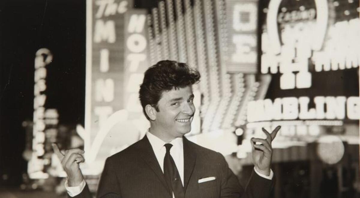 'Sanat Güneşi' Zeki Müren ölümünün 24. yıl dönümünde anılıyor