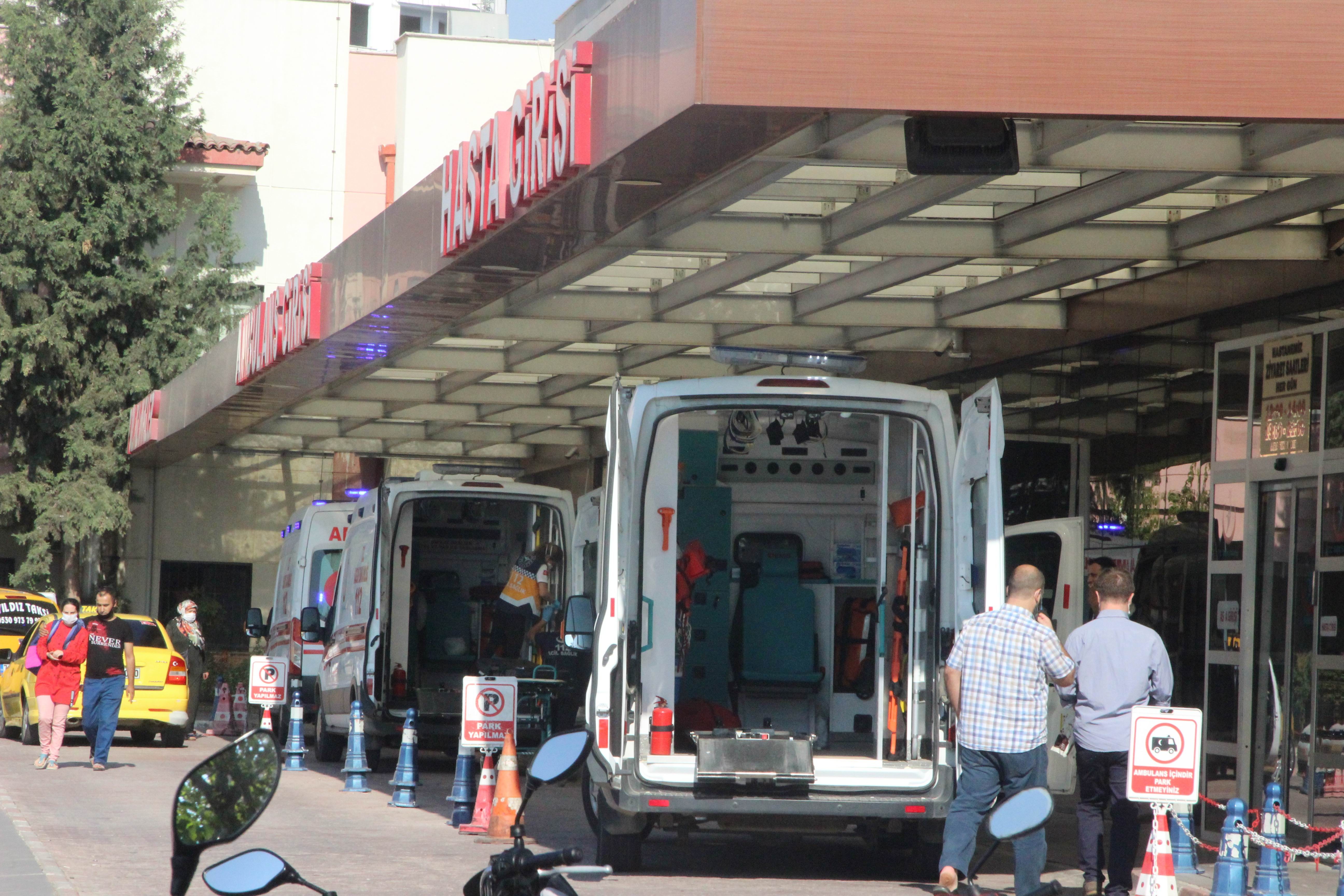 Kilis'te askeri araç devrildi: 5 asker ve 11 mülteci yaralandı