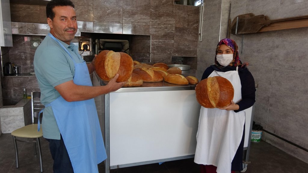 Mola vermek için durduğu şehirde iki ekmek fırını açtı