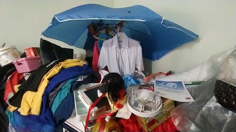 Bursa'da çöp ev: Atmaya kıyamadı eşyaları 10 kamyon doldurdu