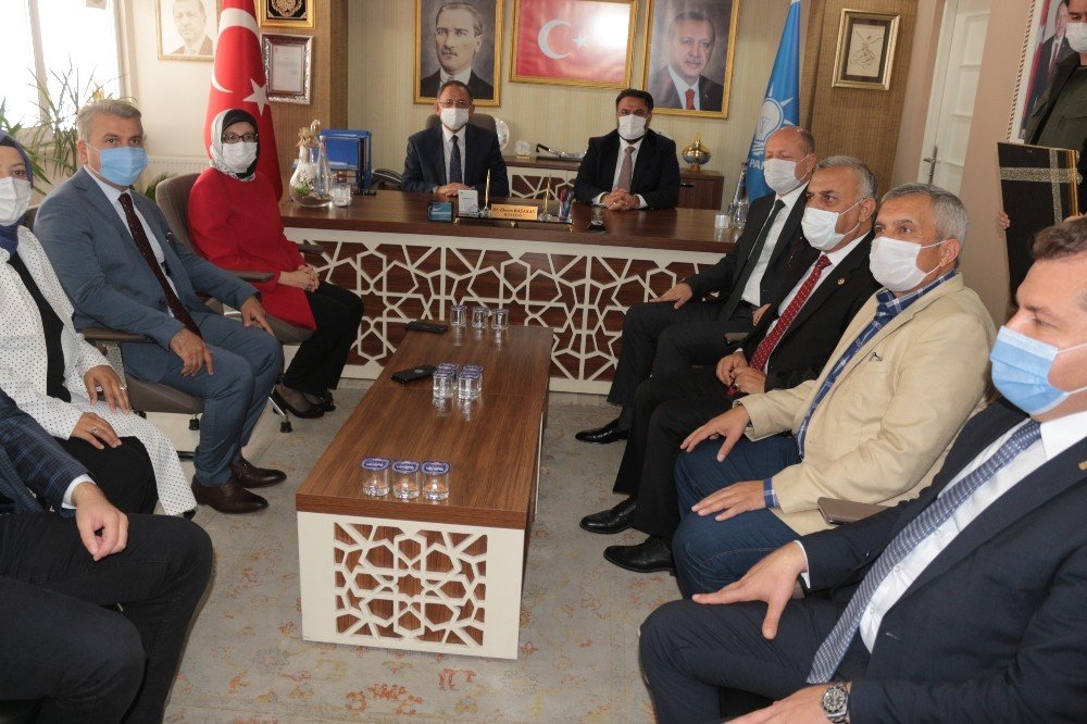 Özhaseki: Doğu Akdeniz'deki haklarımızdan vaz mı geçelim?