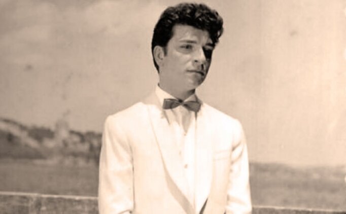 'Sanat Güneşi' Zeki Müren ölümünün 24. yıl dönümünde anılıyor