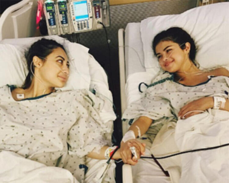 Selena Gomez ölümden döndüğü ameliyattan kalan yara izini gösterdi