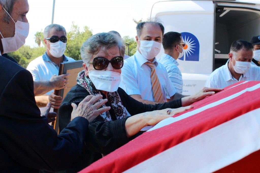 Prof. Dr. Karpuzoğlu, gözyaşları içinde toprağa verildi 