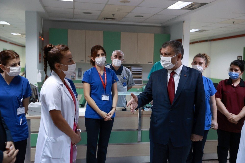 Bakan Koca’dan geçmiş olsun ziyareti