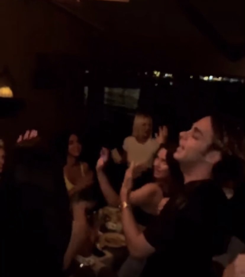 İstanbul Bebek'te skandal görüntüler: İç içe eğlendiler!