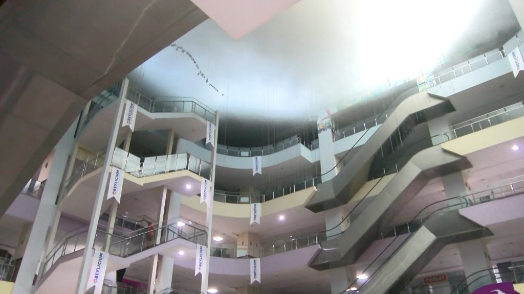 Beylikdüzü'nde AVM'de yangın