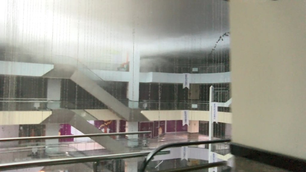 Beylikdüzü'nde AVM'de yangın