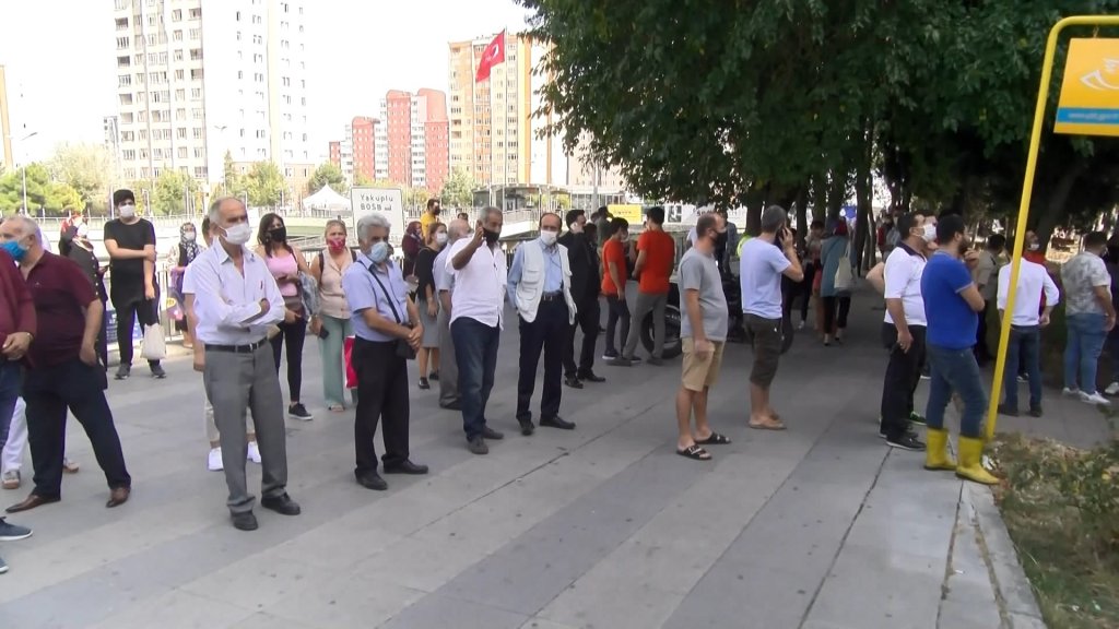 Beylikdüzü'nde AVM'de yangın