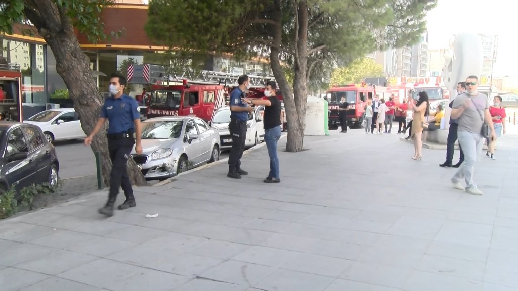 Beylikdüzü'nde AVM'de yangın