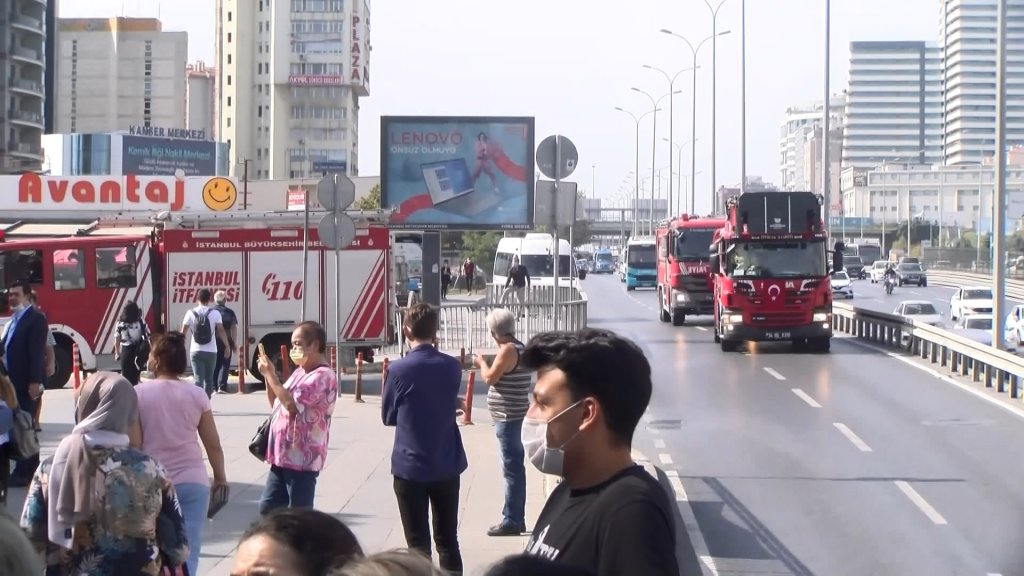 Beylikdüzü'nde AVM'de yangın