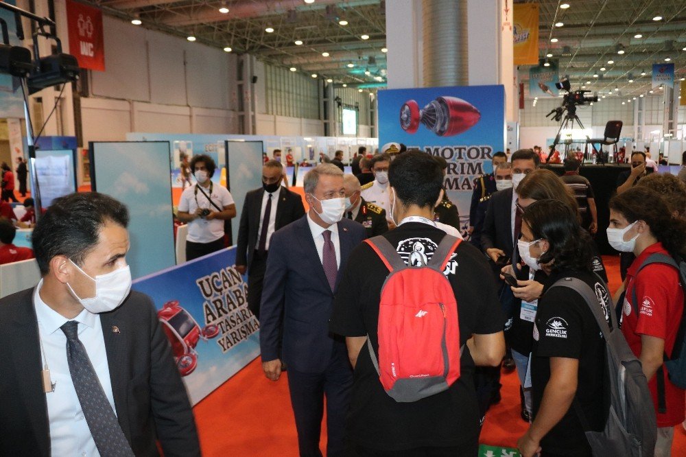 Bakan Akar'dan Teknofest sürprizi