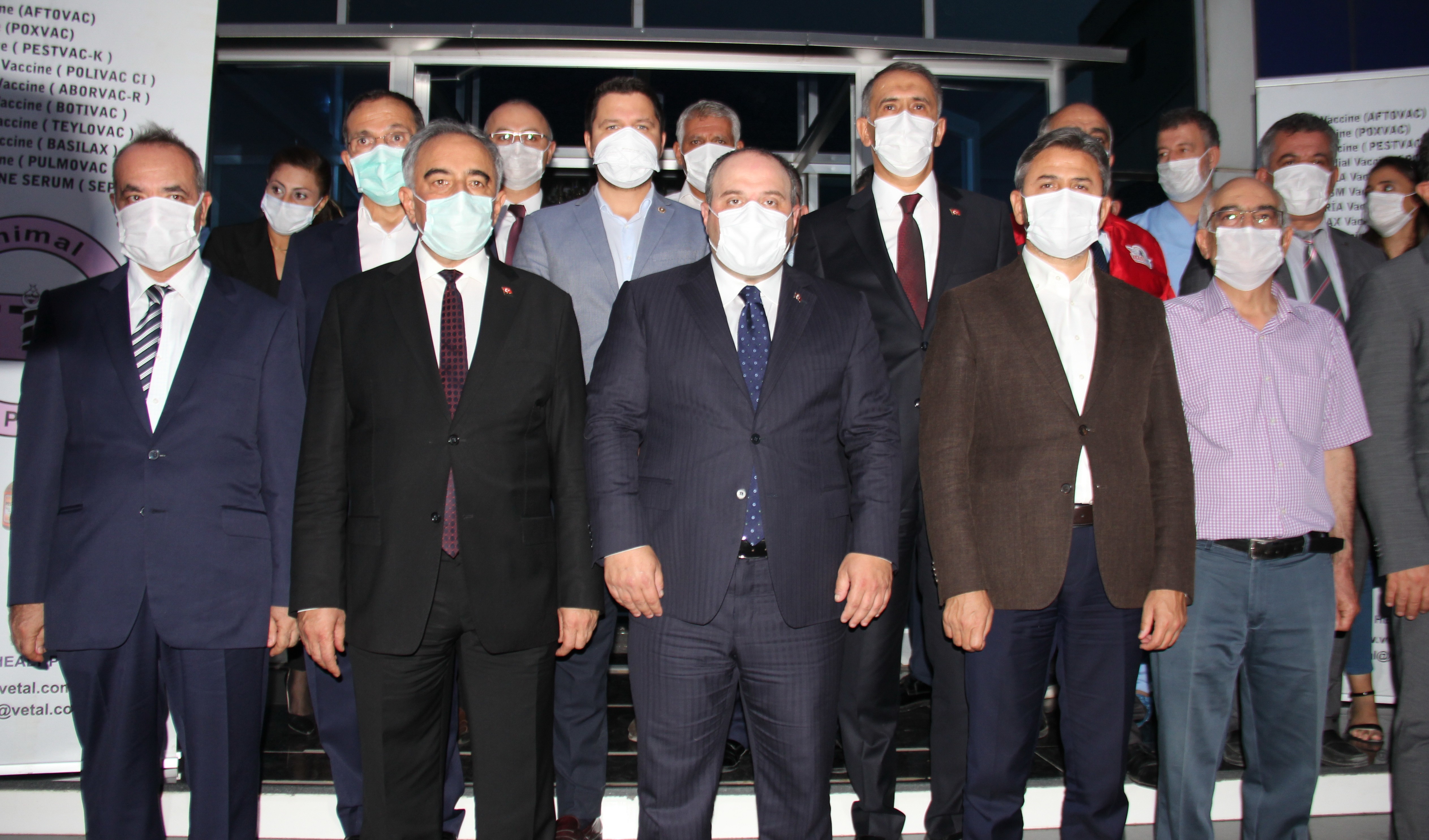 Bakan Varank'tan koronavirüs aşısı müjdesi! Son noktaya gelindi