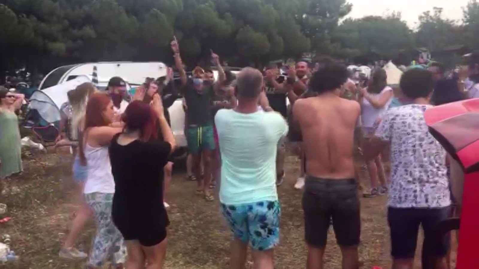 Şile'deki kampçı gençlerin festivali görenlere yok artık dedirtti!