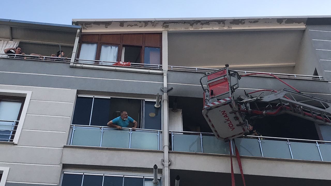 Bursa'da korkutan yangın! 5 kişilik aile son anda kurtarıldı